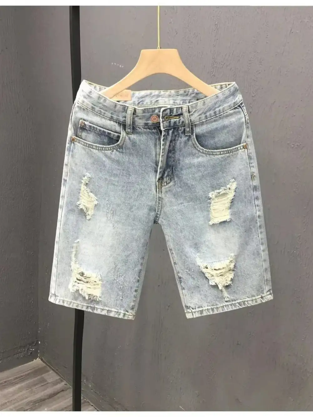 Refined Distressed Pocket Detail Washed Denim Shorts