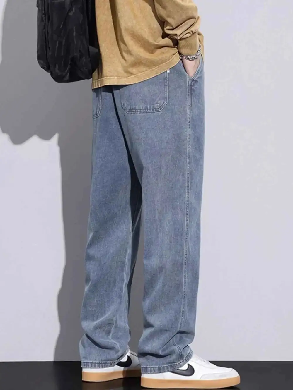 Relaxed Fit Drawstring Jeans