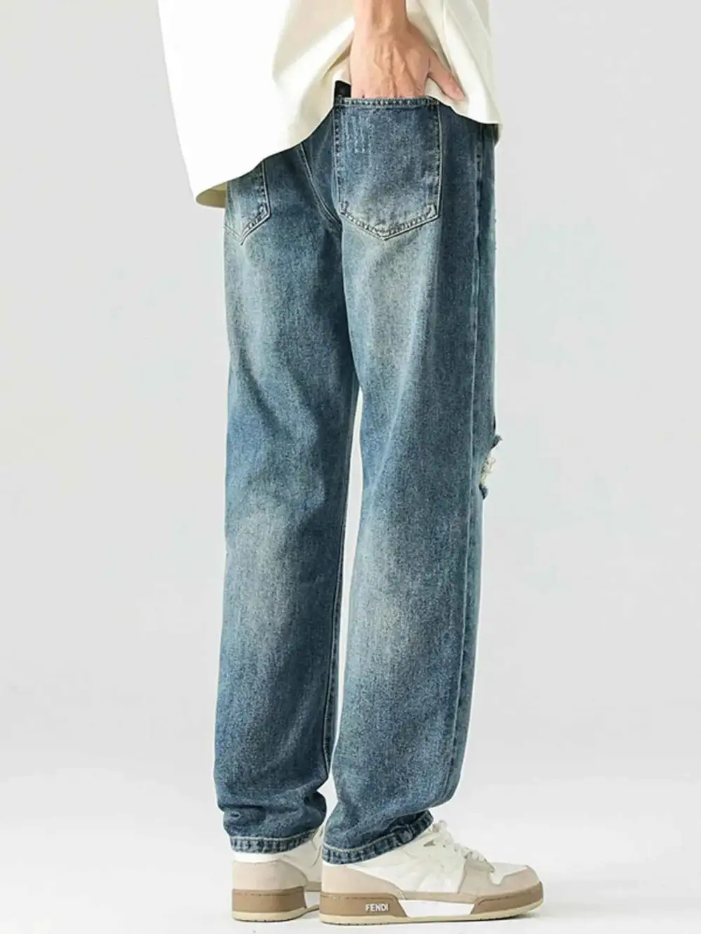 Distressed Relaxed Fit Jeans