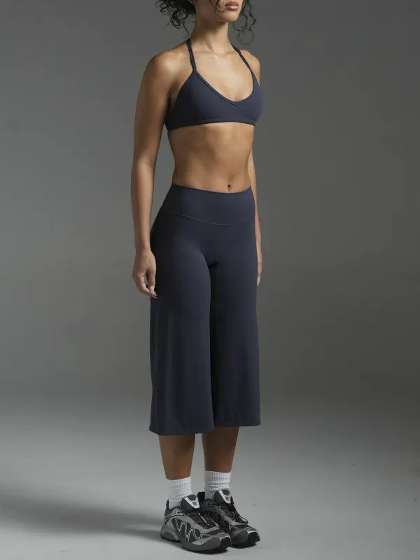 Wide-Leg Scrunch-Detail Sculpting Capri Leggings