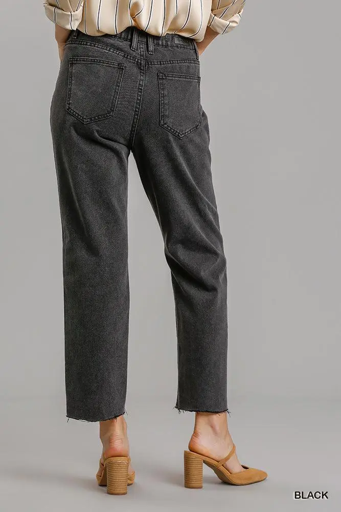 Raw-Hem Distressed Pocketed Stretch Straight Leg Jeans