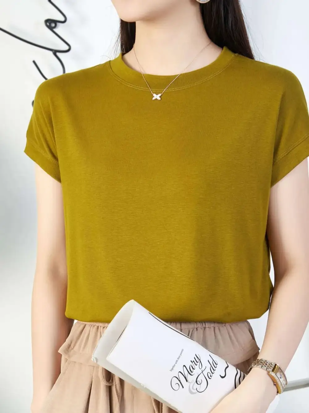 Sleek Round-Neck Short-Sleeve T-Shirt