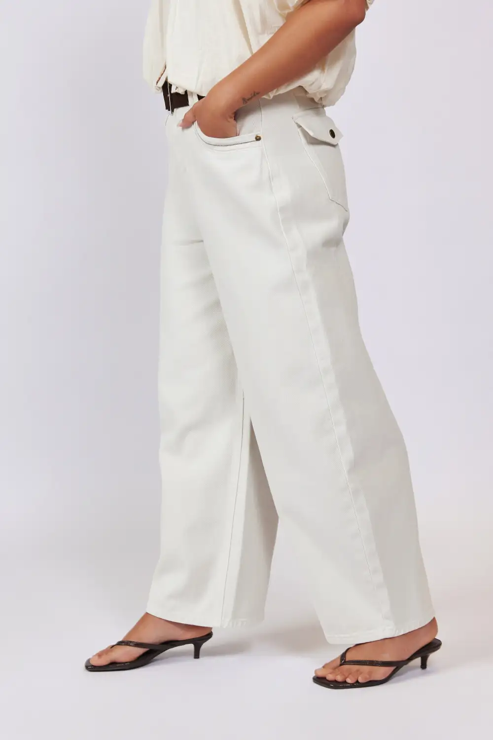 Stitch Detail Belted Wide Leg Jeans