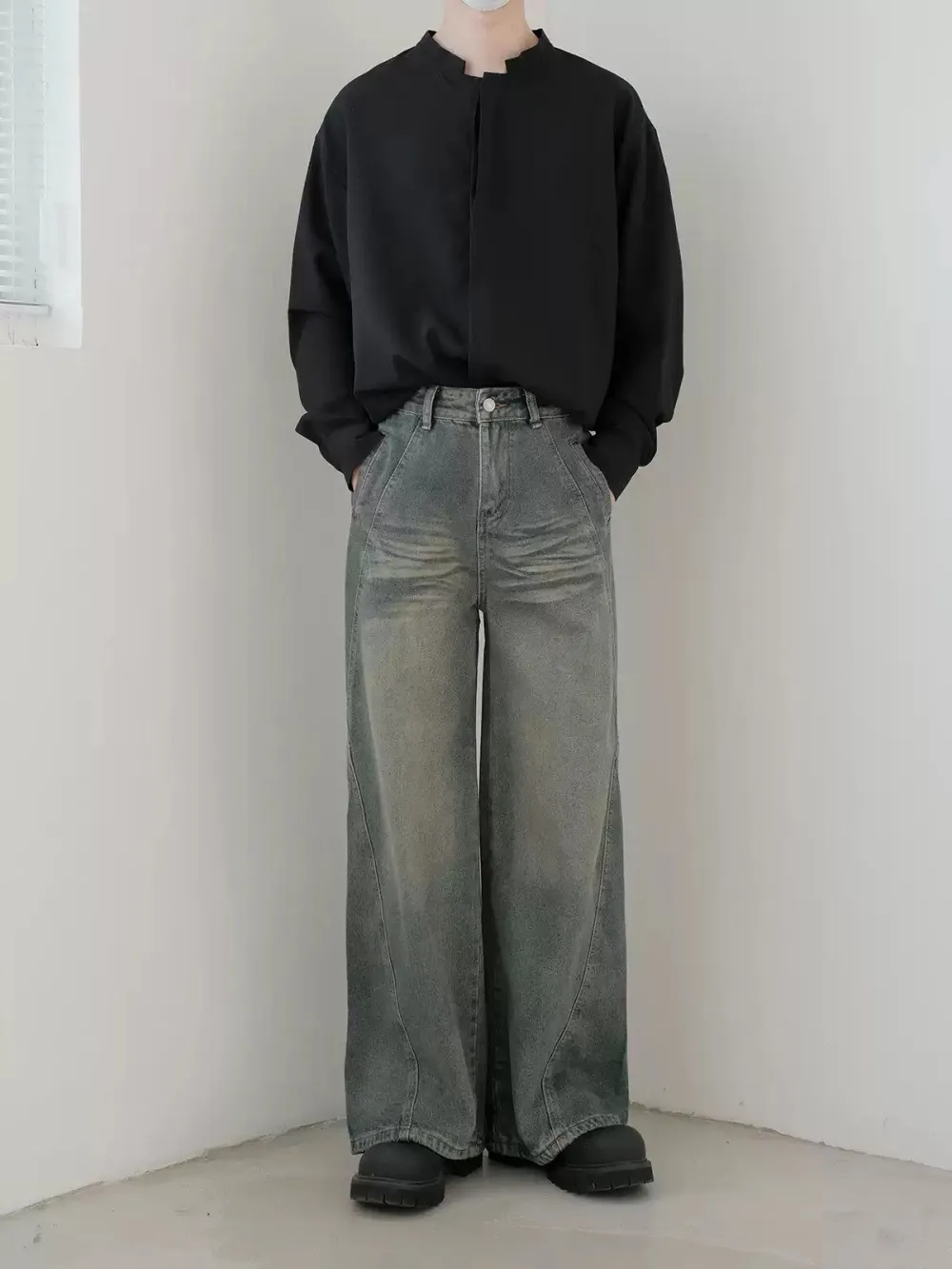 Diagonal Detail Wide Leg Jeans