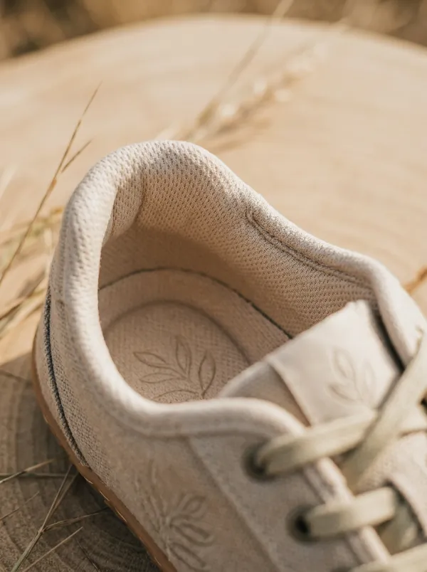Winter-Ready Leaf Graphic Finish Unisex Barefoot Shoes