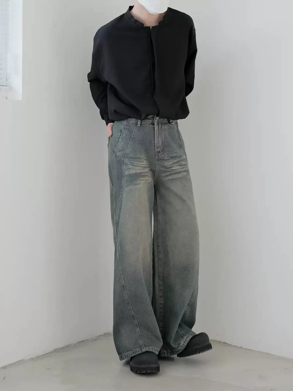 Diagonal Detail Wide Leg Jeans