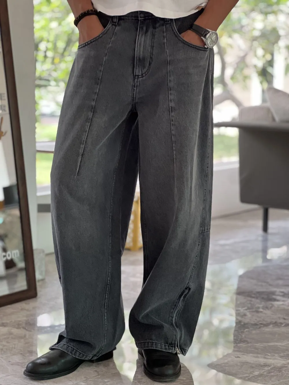 Barrel-Fit Distressed Baggy Jeans