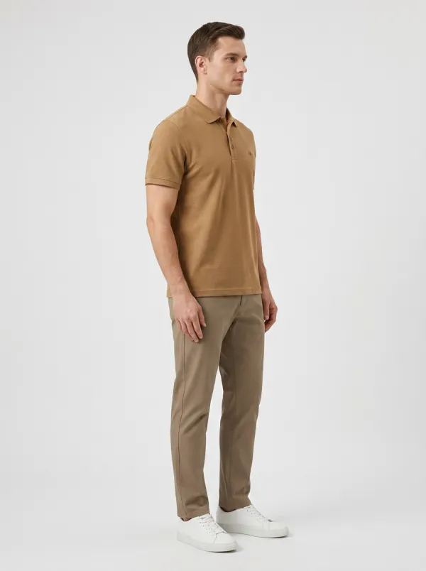 Compass-Detail Outdoor-Inspired Men's Polo Shirt