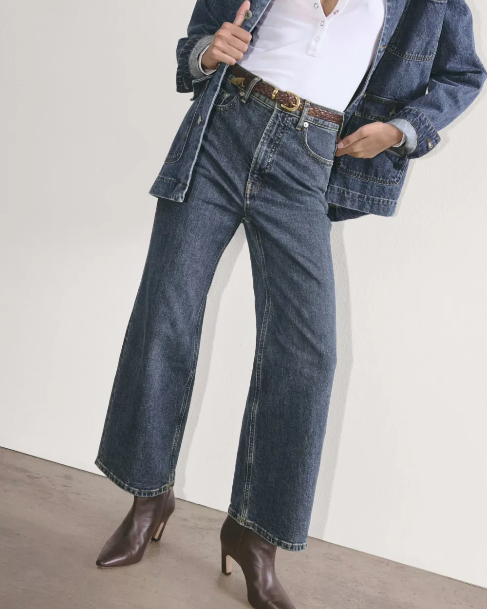STRAIGHT LEG JEANS