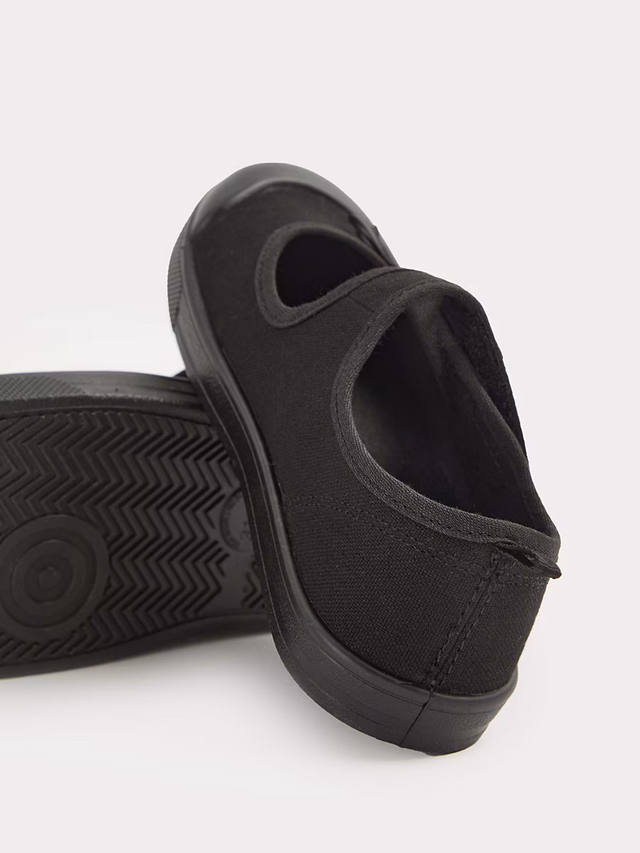 Black Bow Plimsolls detail 1