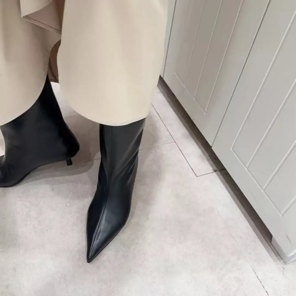 Textured Pointed Toe Kitten Heel Boots