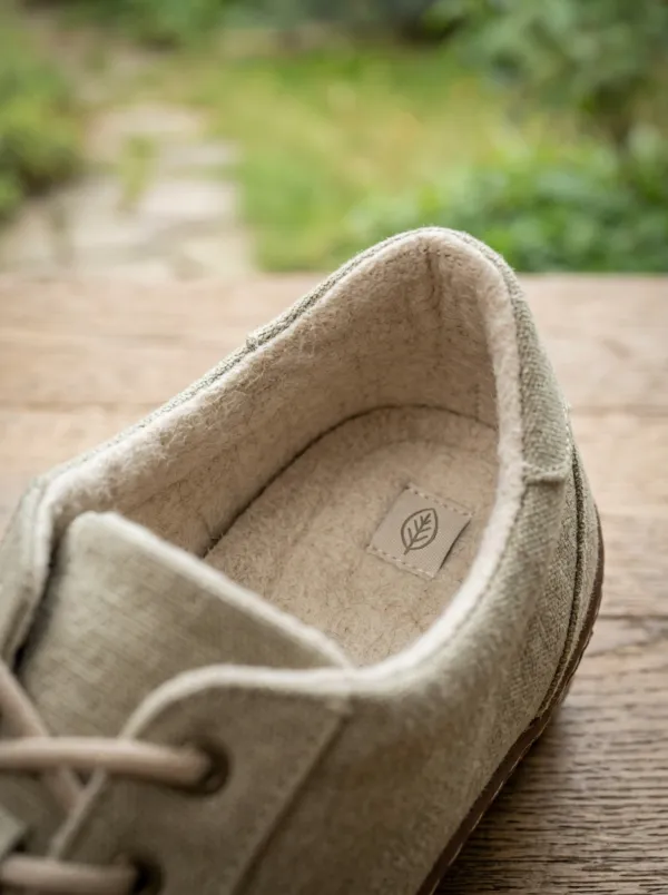 Winter-Ready Leaf Graphic Outdoor Look Unisex Barefoot Shoes