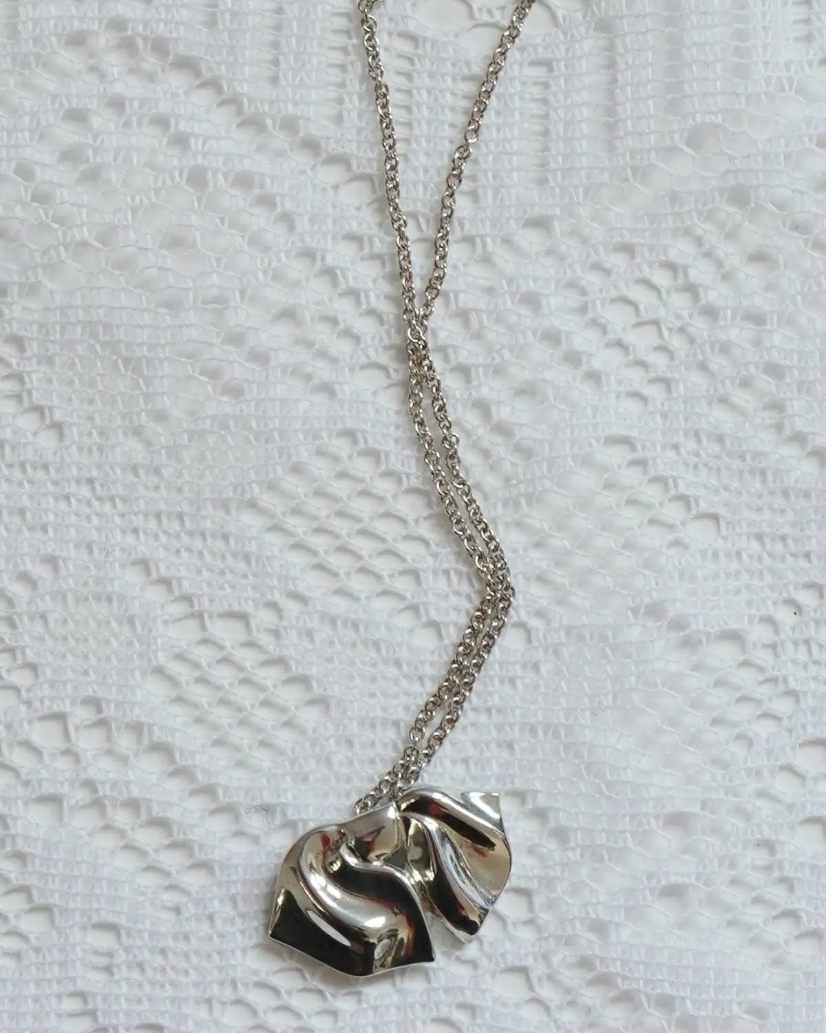 Ribbon Motif Necklace