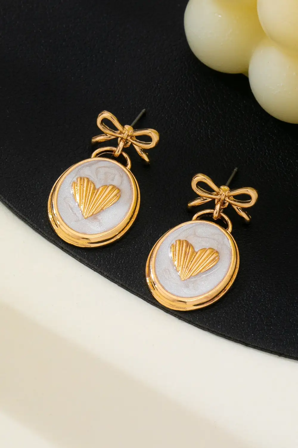 namel Oval Heart Bow Drop