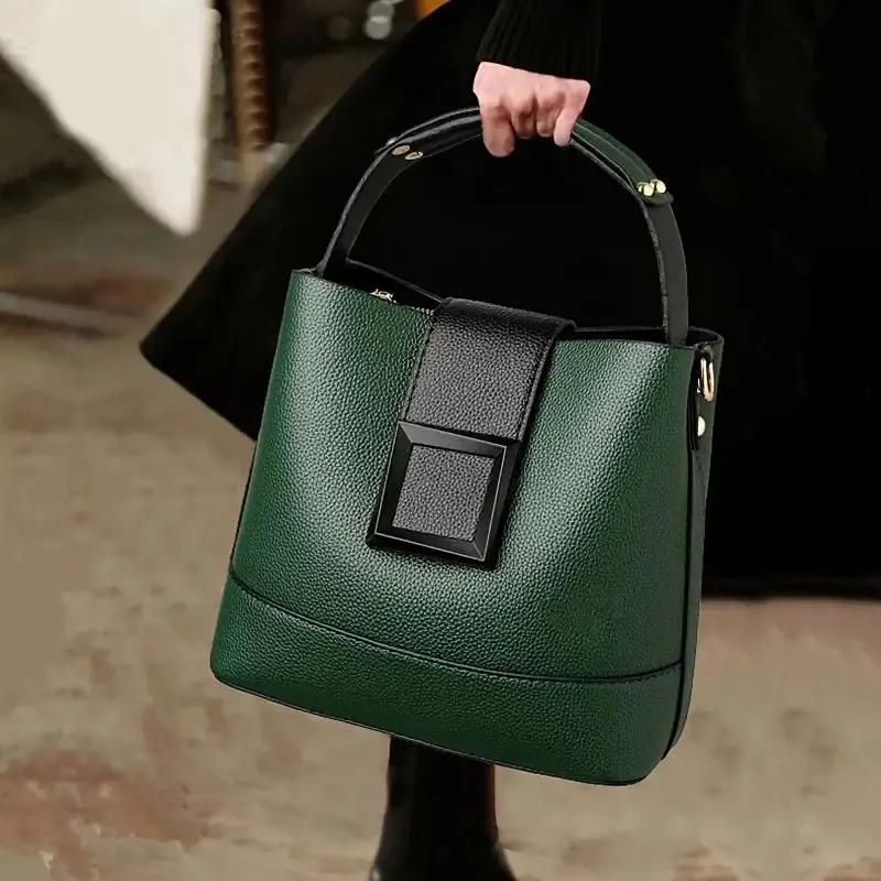 Vibrant Elegance: Emerald Green Pebbled Leather Bucket Bag