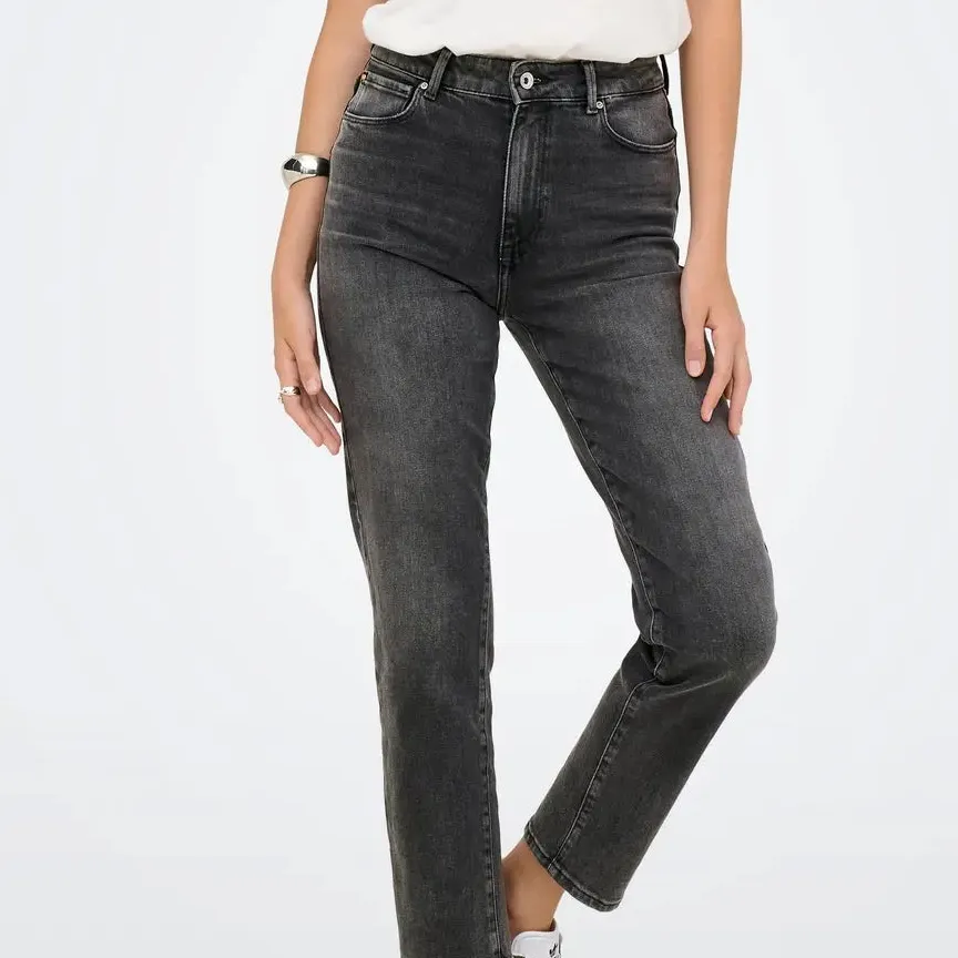 Clean Cut Casual Everyday Classic Jeans