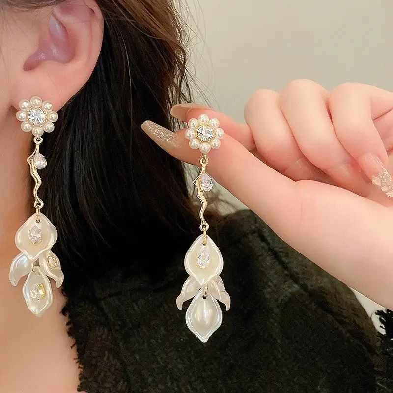 Sleek Shell Pearl Earrings