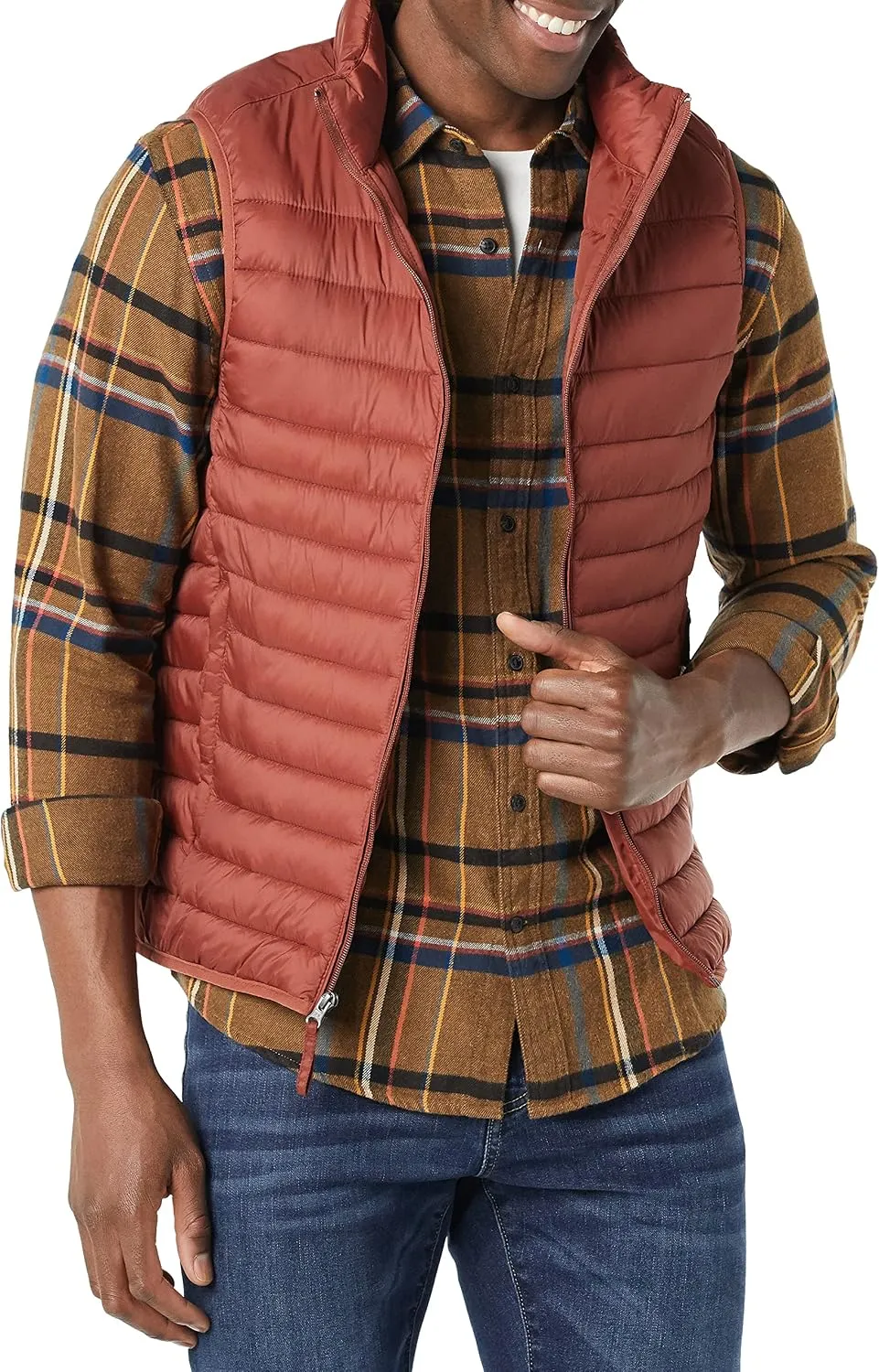 Amazon Essentials Men's Lightweight Water-Resistant Packable Puffer Vest