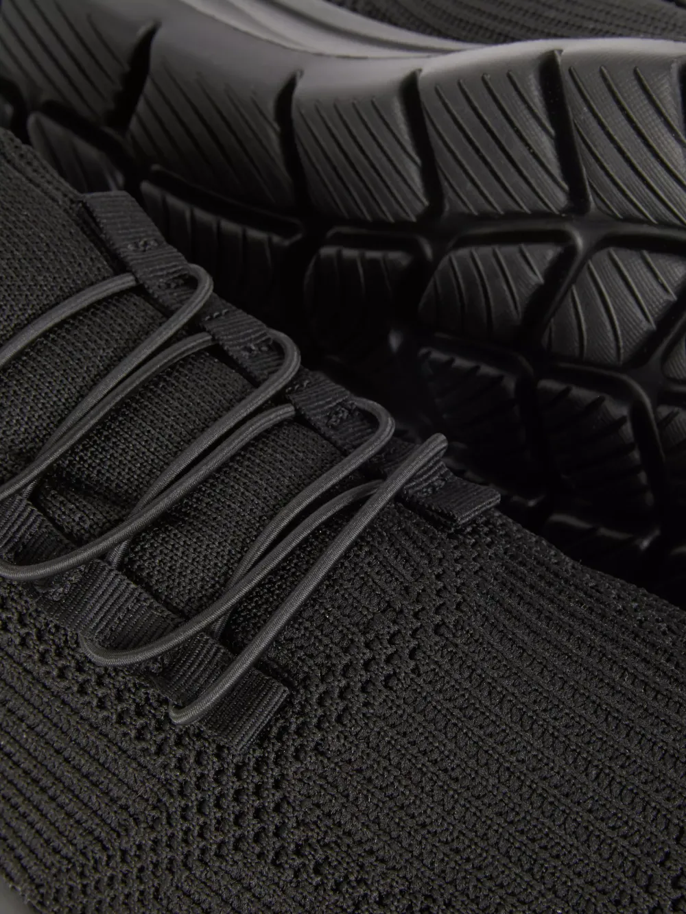 Comfortable And Breathable Mesh Surface Lace-Up Sports Shoes