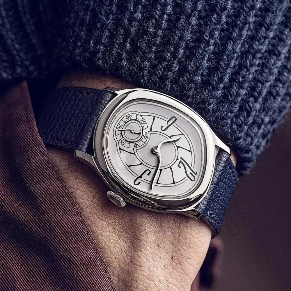 Menton Distortion Watch