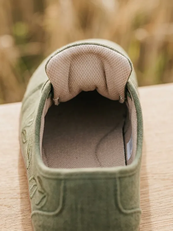 Winter-Ready Leaf Graphic Profile Unisex Barefoot Shoes