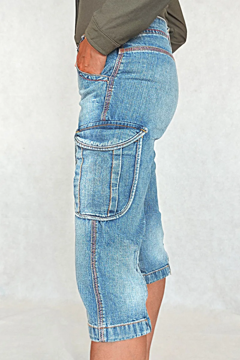 Flap Pocket Low Rise Capri Jeans