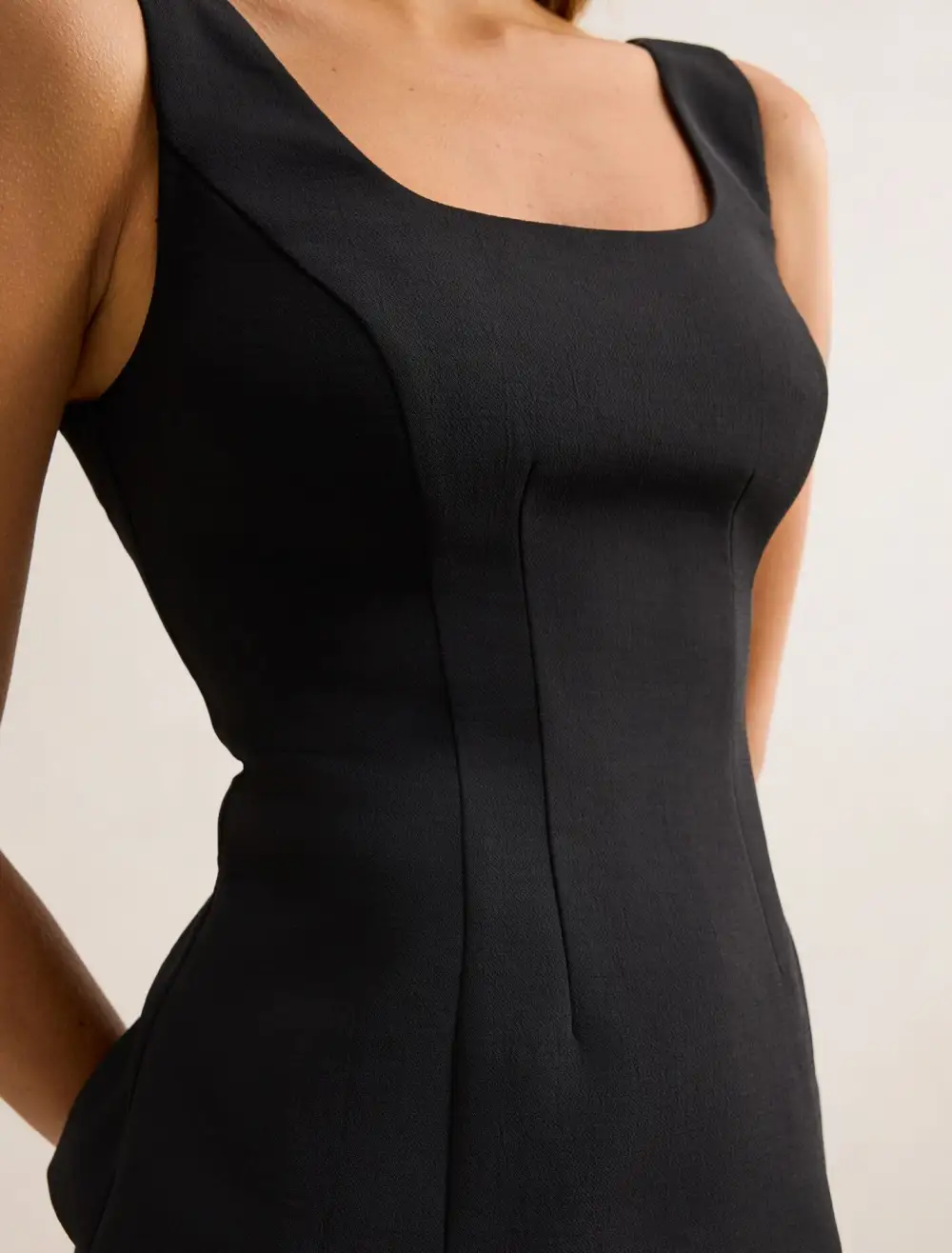 Black Square-Neck Sleeveless Form-Fitting Top