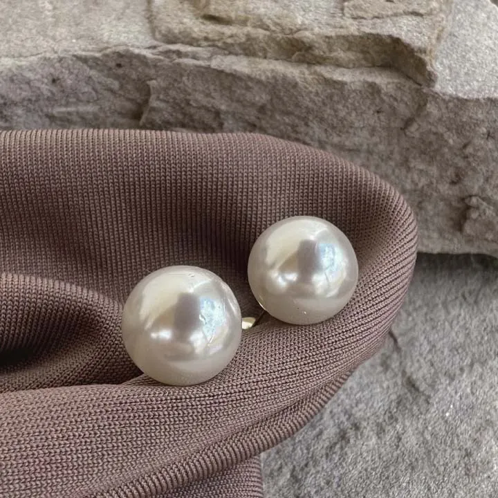 Fine Pearls Earrings