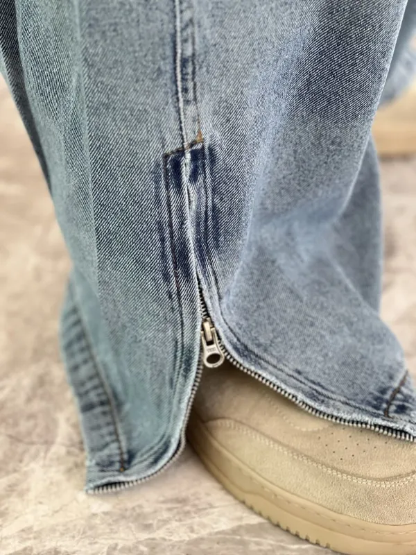 Barrel-Fit Relaxed-Fit Baggy Jeans