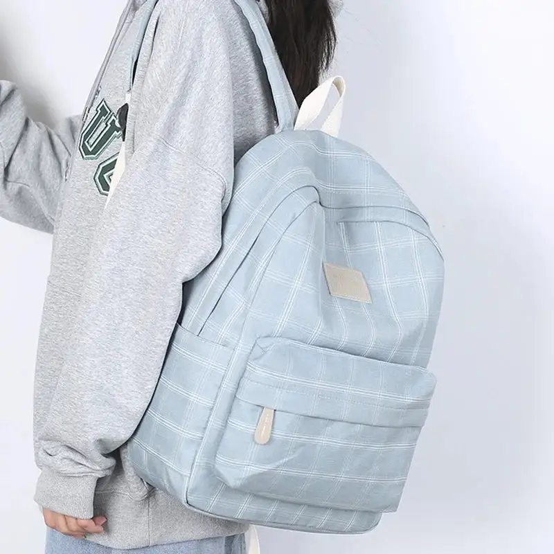 Youthful Basic: Simple Compact Everyday Bag