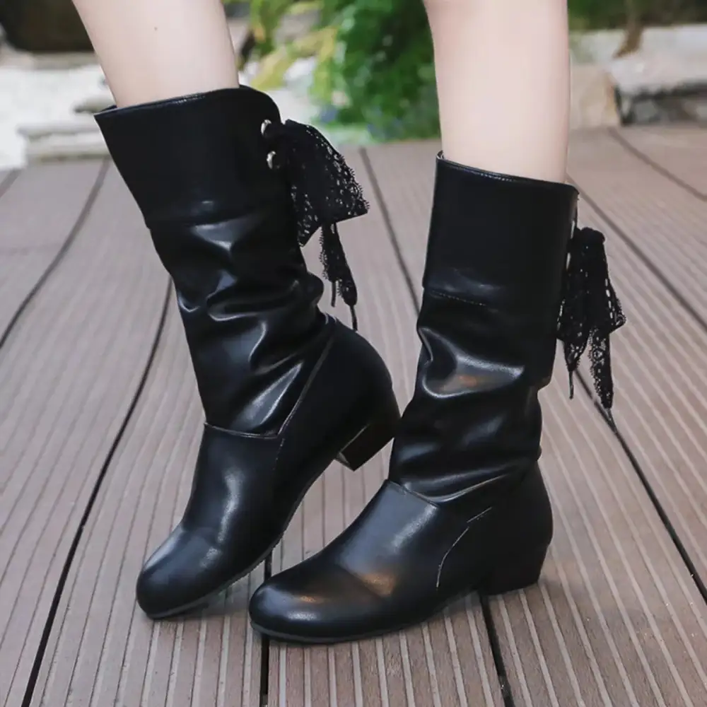 Relaxed Round Toe Block Heel Boots