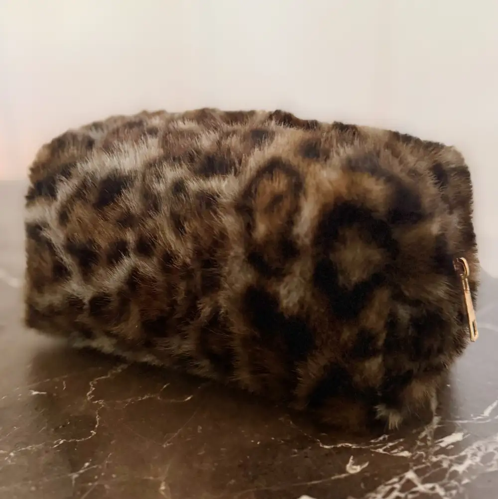 Furly Leopard Cosmetic Case – Stylish and Soft Structured Makeup Pouch