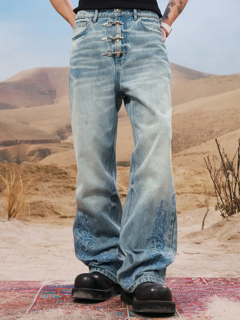 Wide-Leg Hardware-Detail Embroidered Jeans