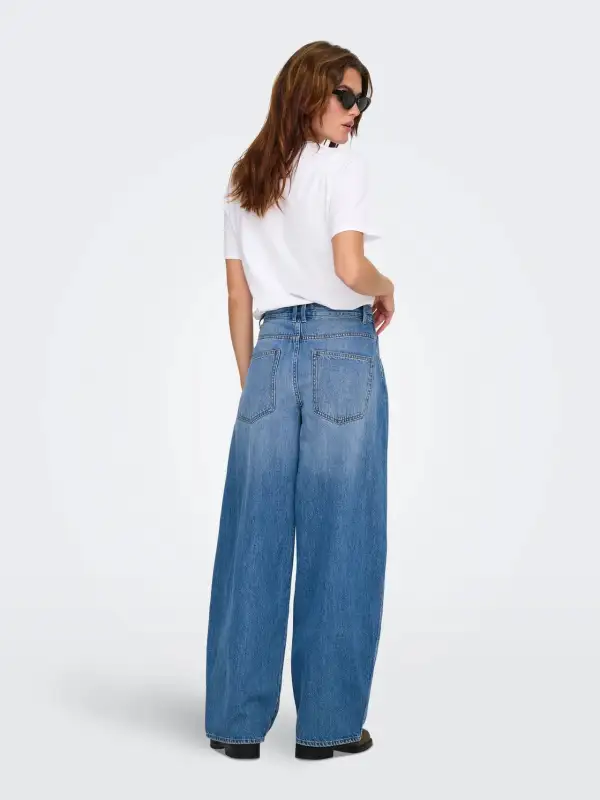 Relaxed Clean Cut Everyday Classic Jeans