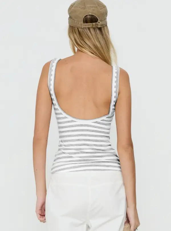 Everyday Scoop Neck Low Back Tank Top