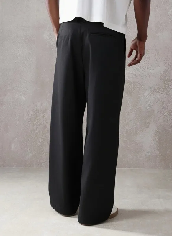 Minimal Pleated Wide-Leg Trousers