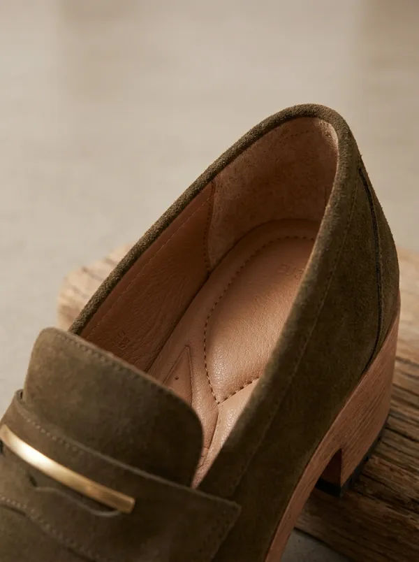 Women's Metal Detail Platform Suede Wood Sole Loafers
