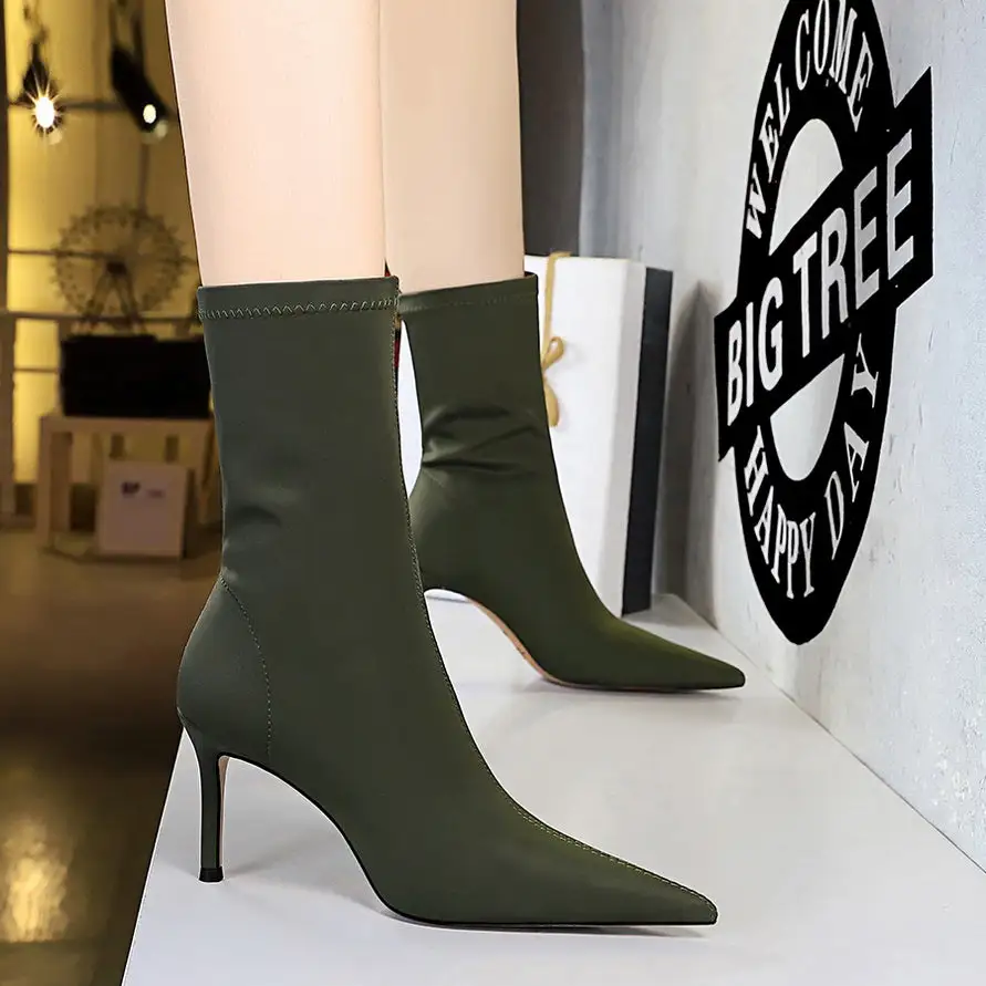 Contemporary Pointed-Toe Classic Pumps