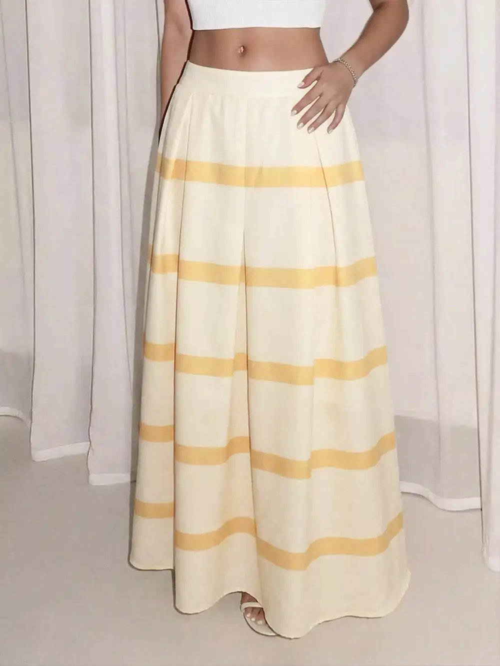 Fine Printed Pocket Detail Skirt