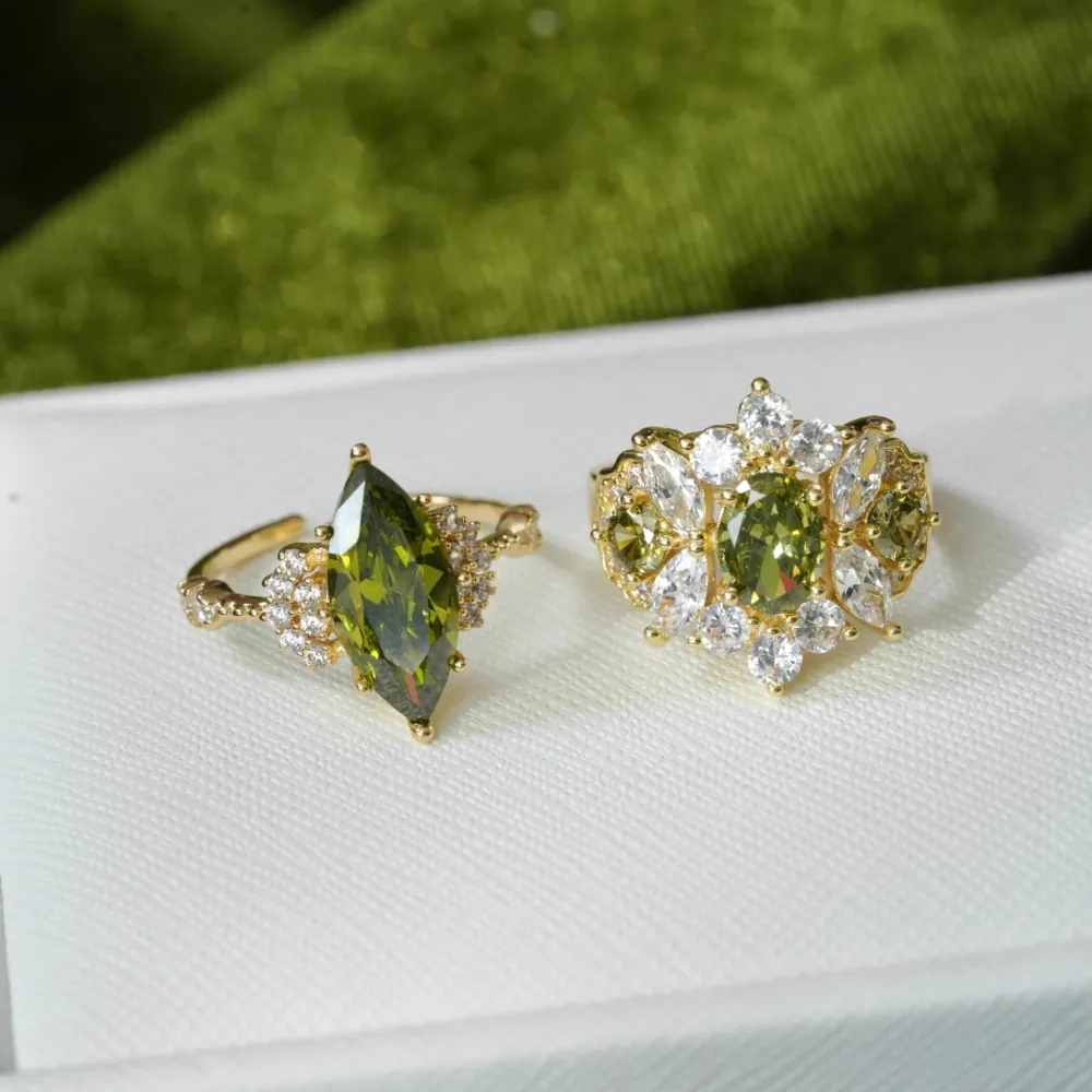 ✨ A little green. A lot of glamour. Designed with striking olive-green stones and sparkling accents, these statement rings bring an elegant vintage touch to any look. 💚