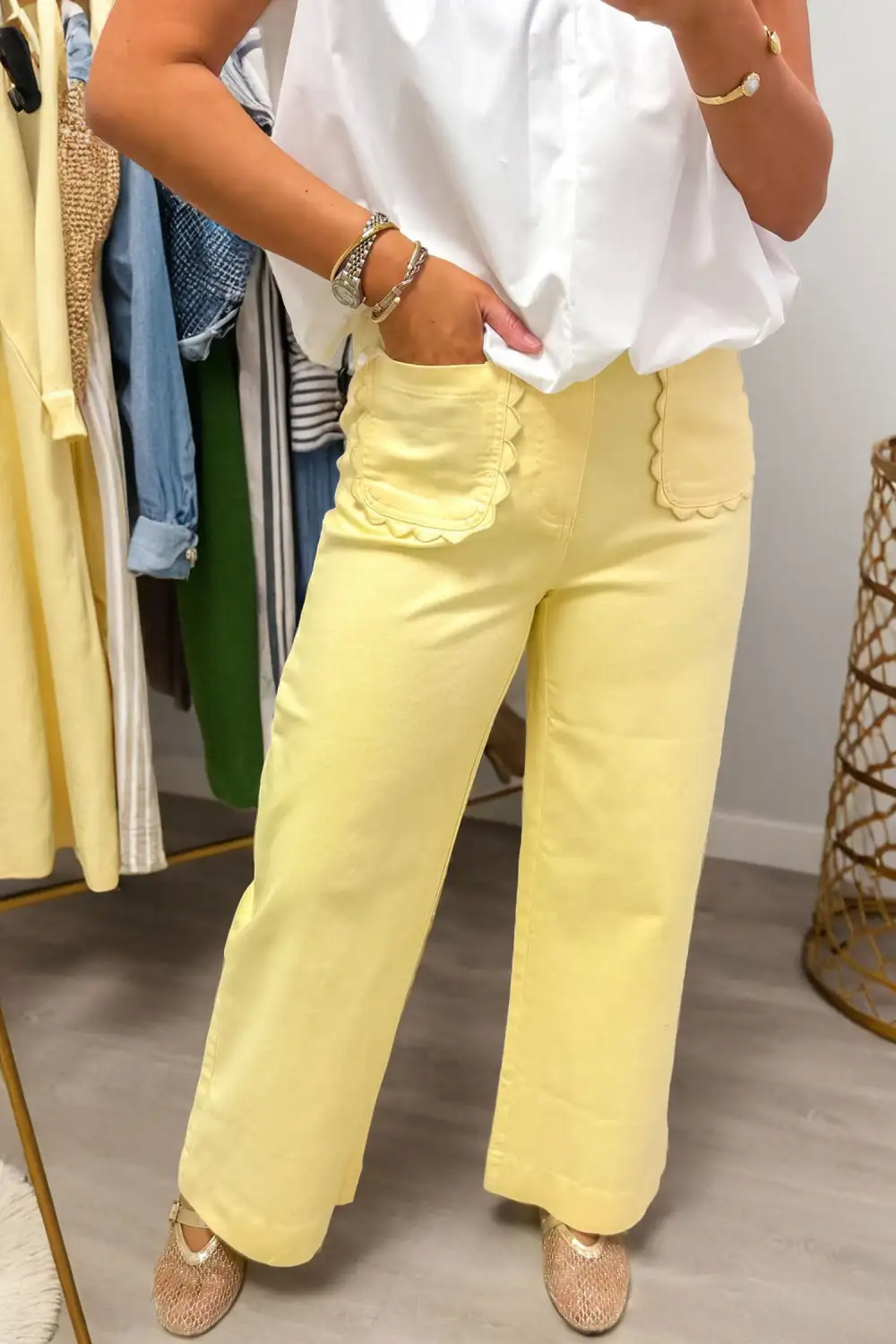Relaxed Fit Straight Leg Patch Pocket Scalloped Casual Jeans