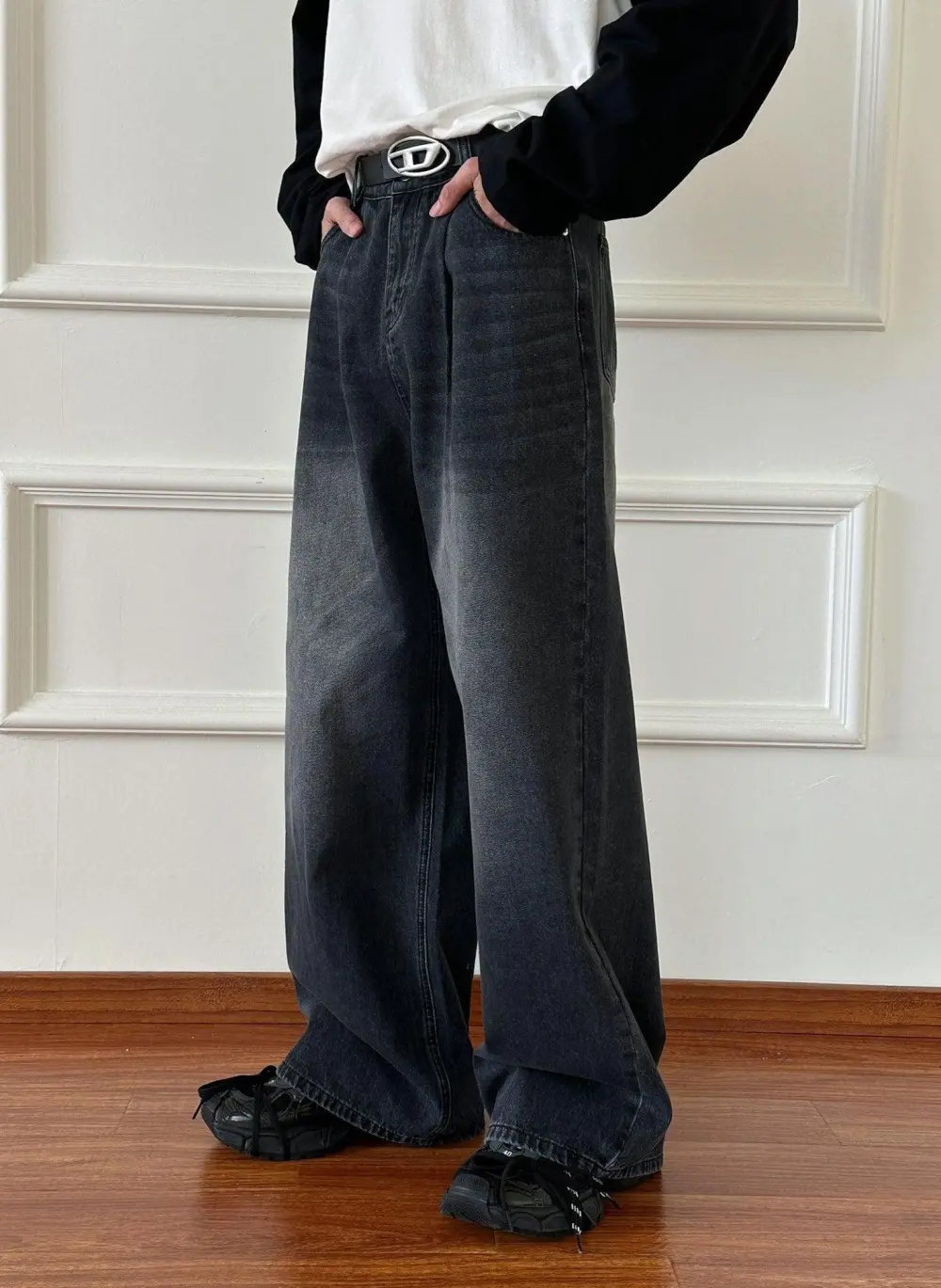 Faded Detail Wide Leg Jeans