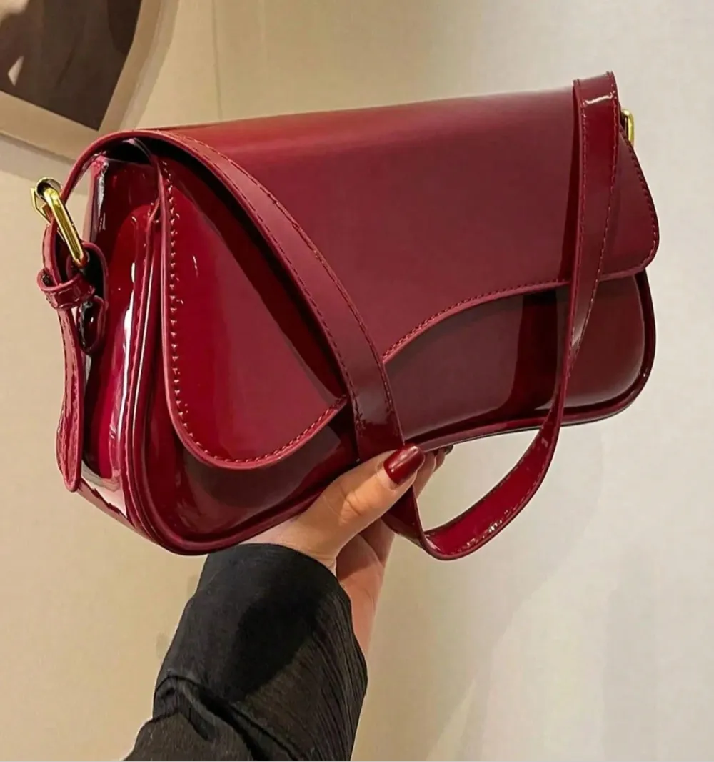 Chain Minimalist Flap Square Bag