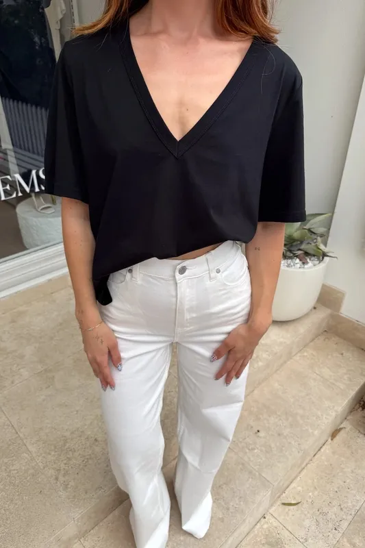 Relaxed Classic V-Neck Tee