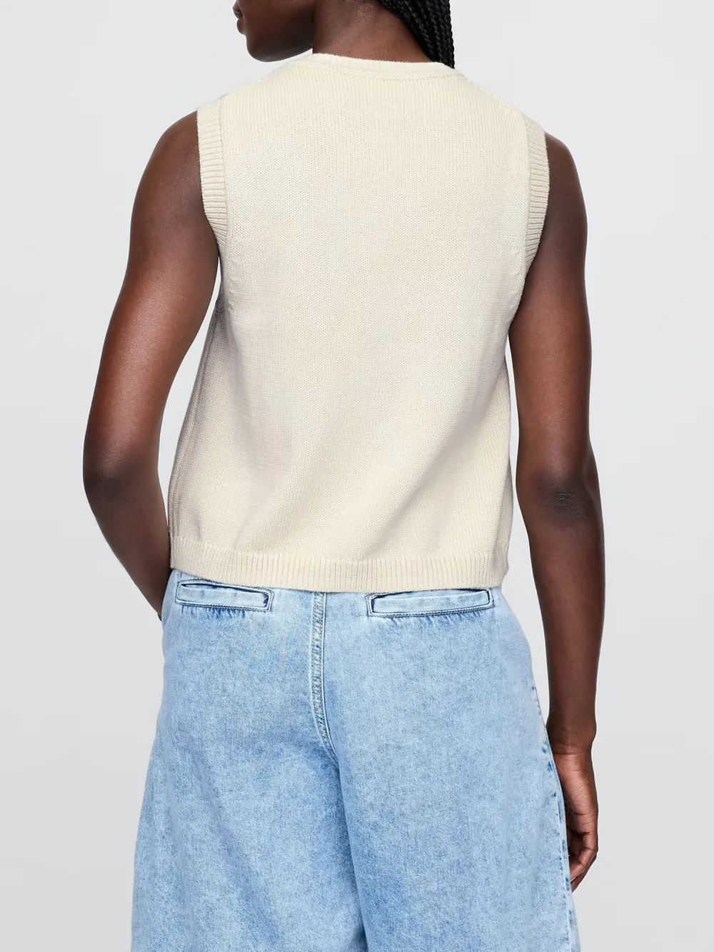 Round Neck Sleeveless Cardigan