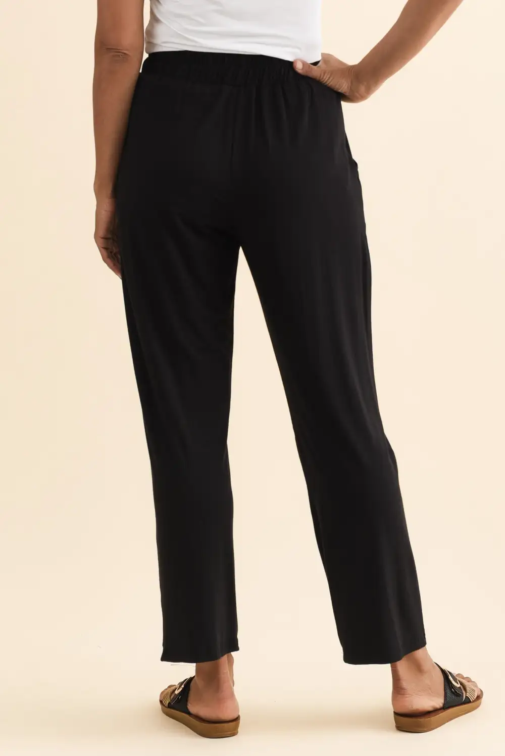 Pocketed Pants With Stretch And Lightweight