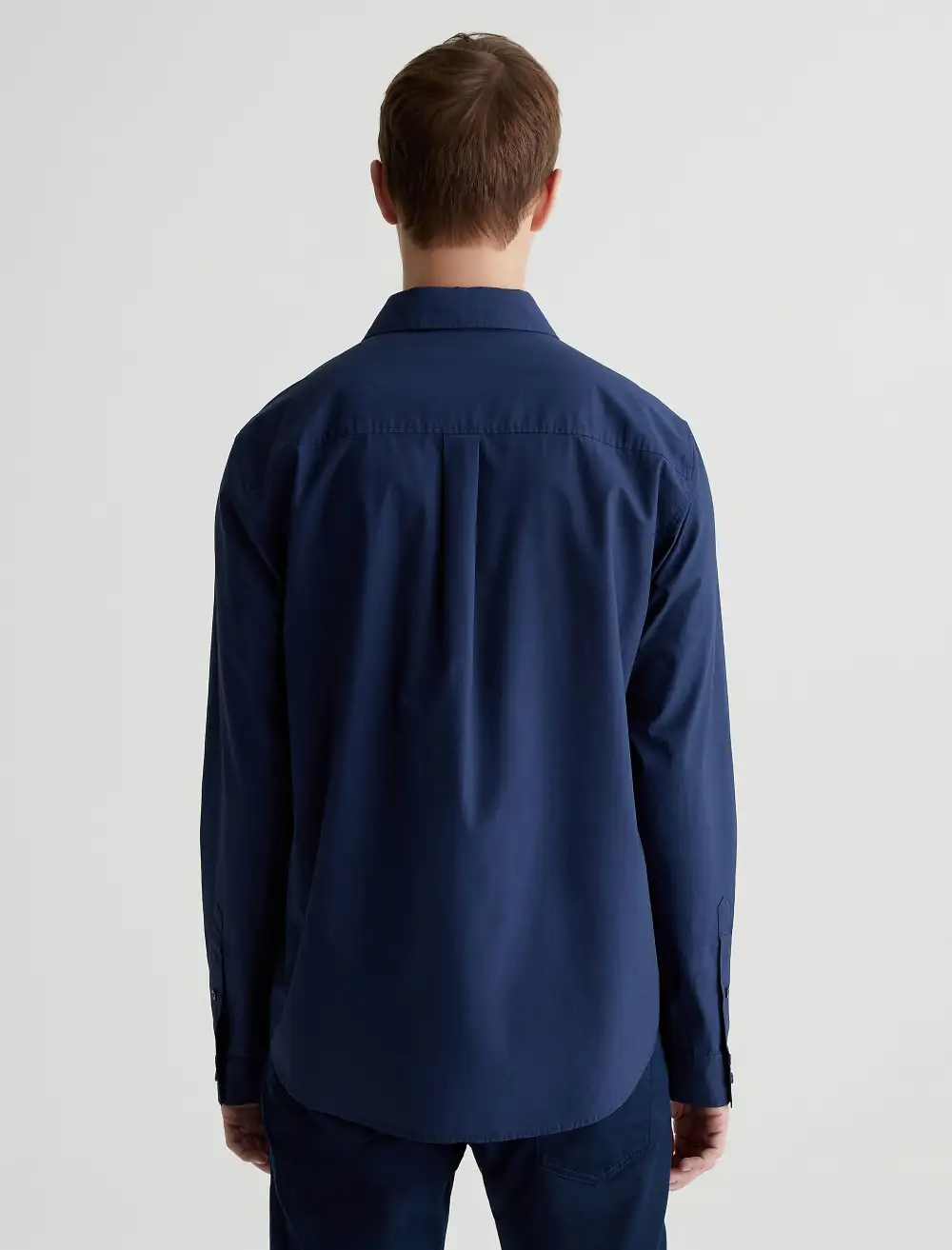 Men's Classic Fit Long Sleeve Button-Up Shirt