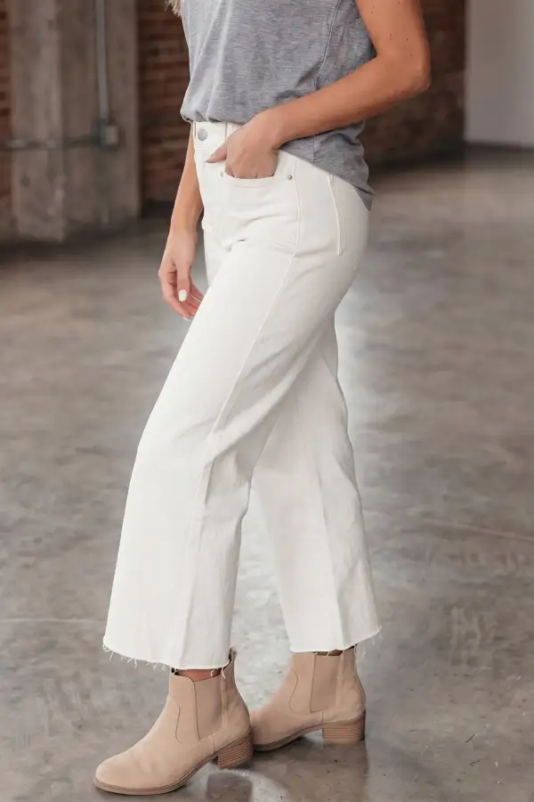 Women's Raw Hem Ankle Length Loose Jeans