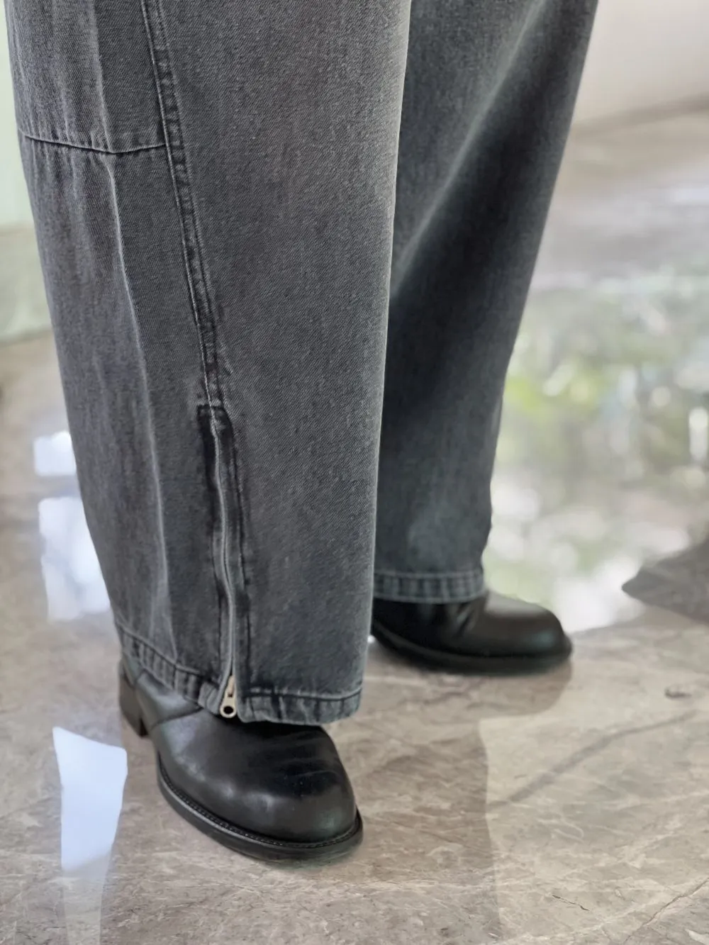 Barrel-Fit Distressed Baggy Jeans