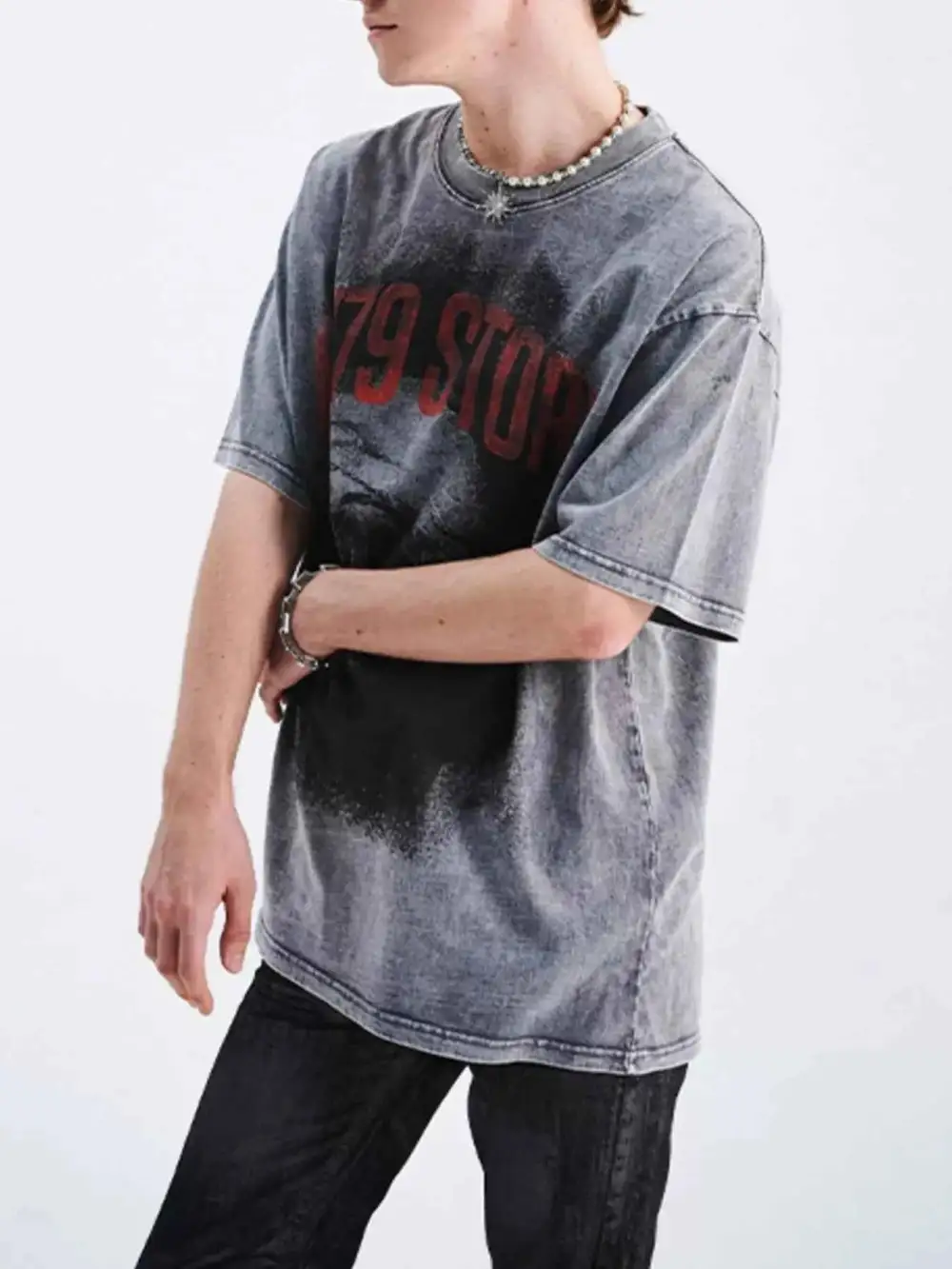 Textured Graphic Round Neck Short Sleeve T-Shirt